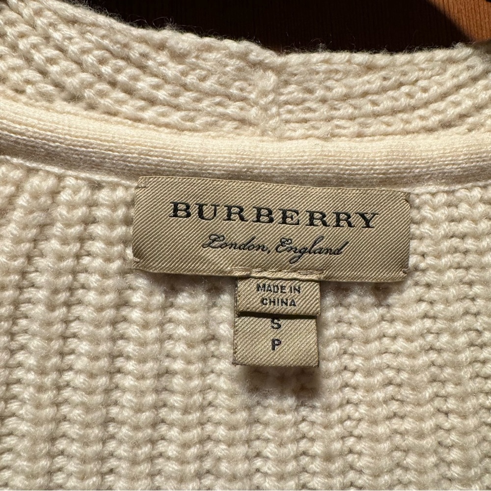 Burberry Cashmere Wool Cable V-neck Cream Sweater, Size S / P - Picture 6 of 15